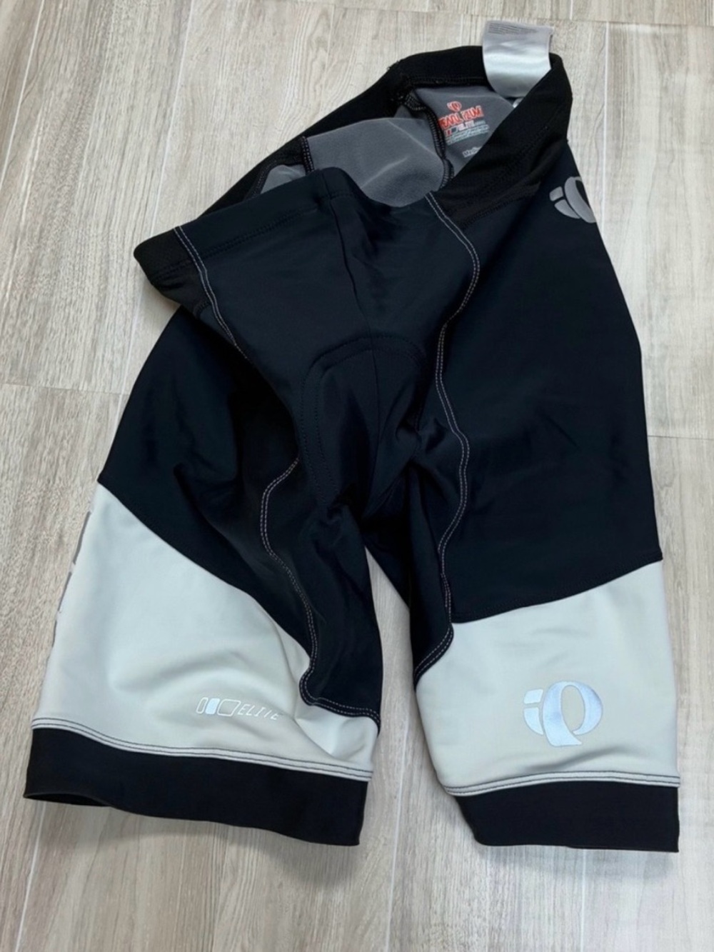 Pearl Izumi Black and Light Gray Men's Athletic Cycling Shorts